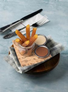 Sütlü çikolata, beyaz çikolata.