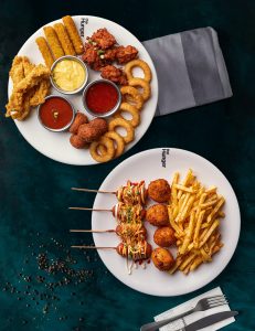 Kök sebze topları, soğan halkası, mozzarella sticks, Asya usulü acılı tavuk, mac&cheese kroket, çıtır tavuk parçaları, corn dog, baharatlı patates tava, ballı hardal, sweet chili-marinara dip sos.